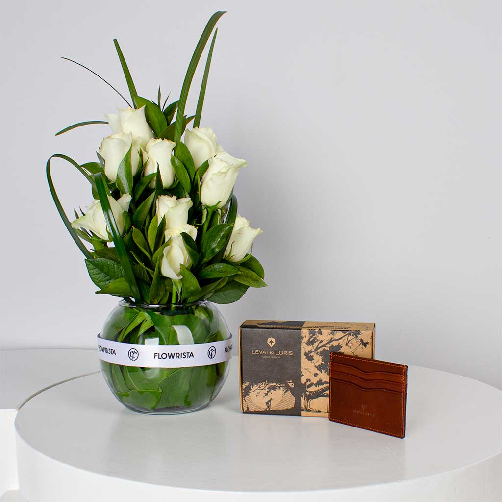 Flowrista Online Flowers Shop Levai & Loris Duke Card Holder | white roses vase