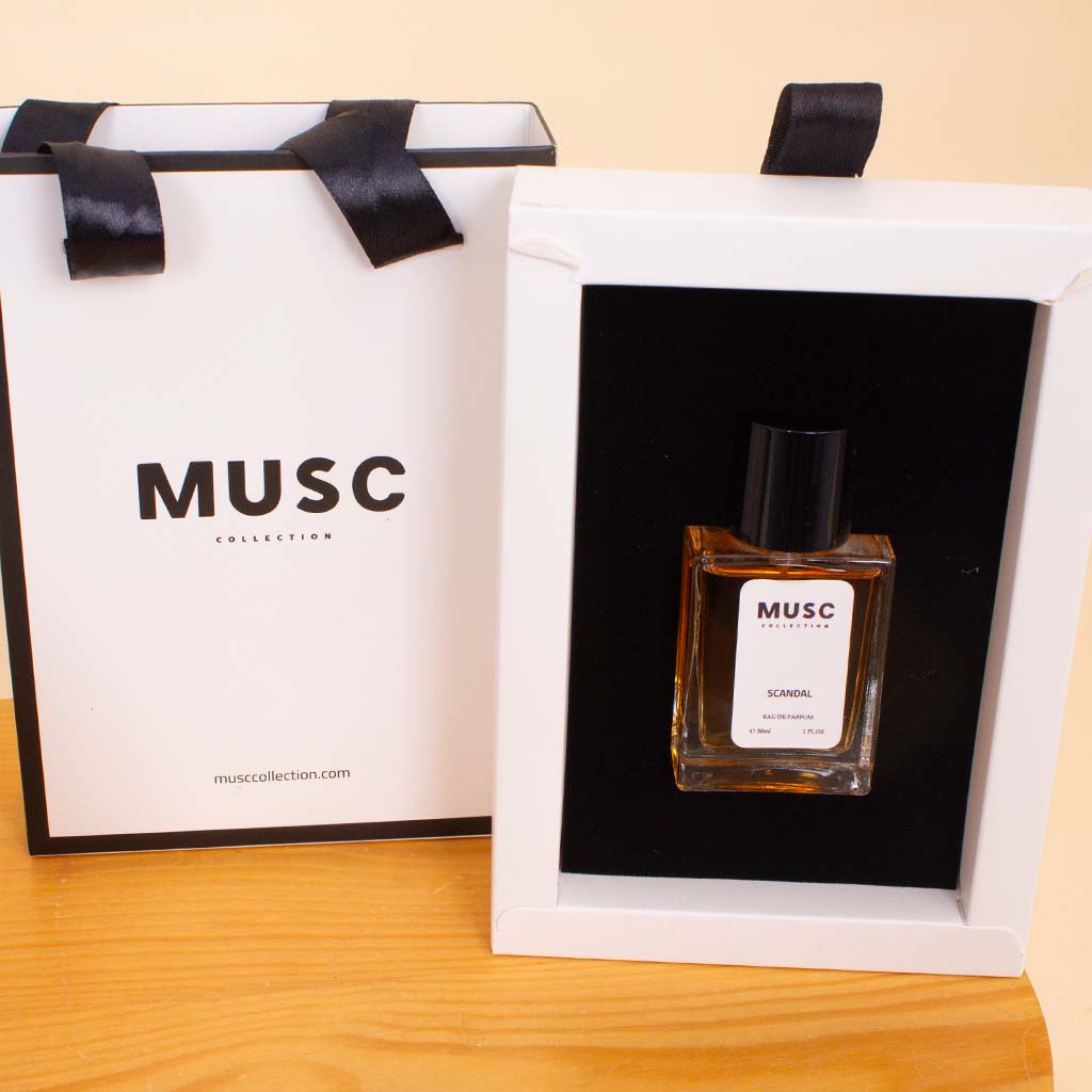 product-image-Signature Musc & Zircon Bundle - Perfume 30ml & Necklace & Red Roses Bouquet