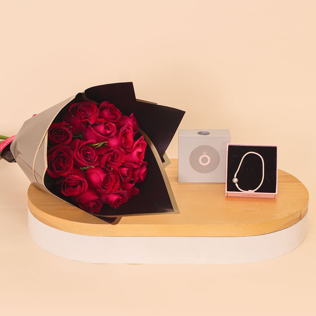 product-image-Pandora Moments Bracelet with Pavé Heart Clasp & 15 Red Roses