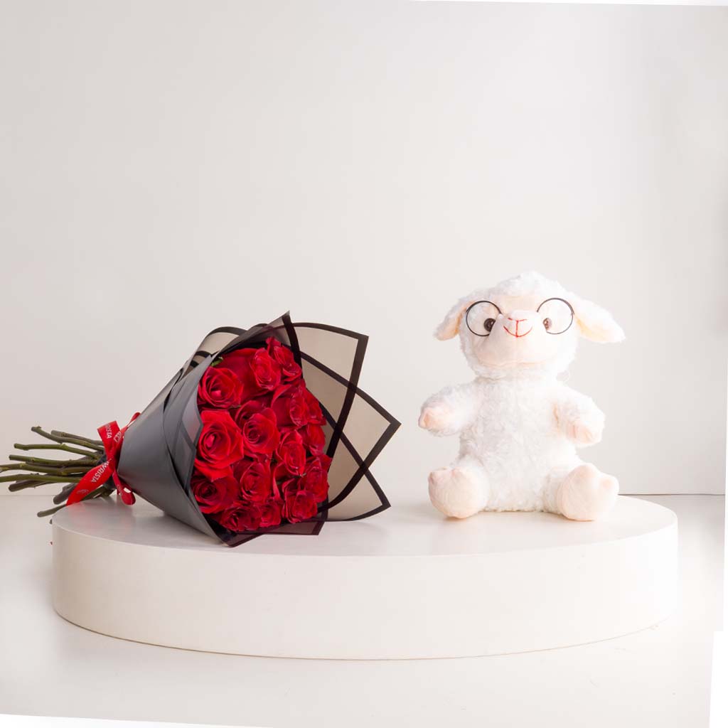 Flowrista Online Flowers Shop باقة من 15 وردة حمراء ودب خروف بنظارة