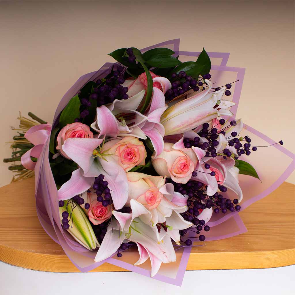 product-image-Ninos Super Mom Cake & Pink Roses & Lilies Bouquet