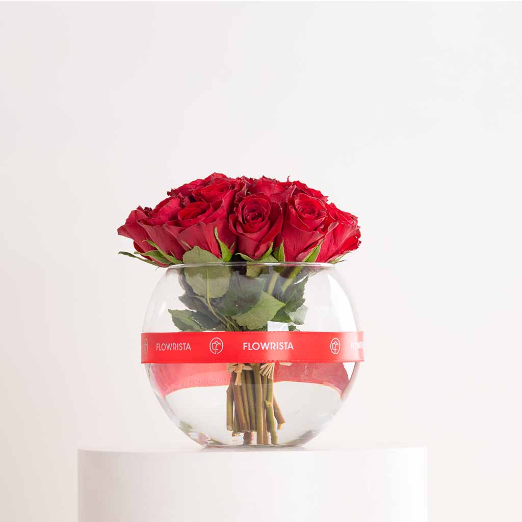 product-image-Felizmoda Three-Flower Silver Necklace & Red Roses Vase