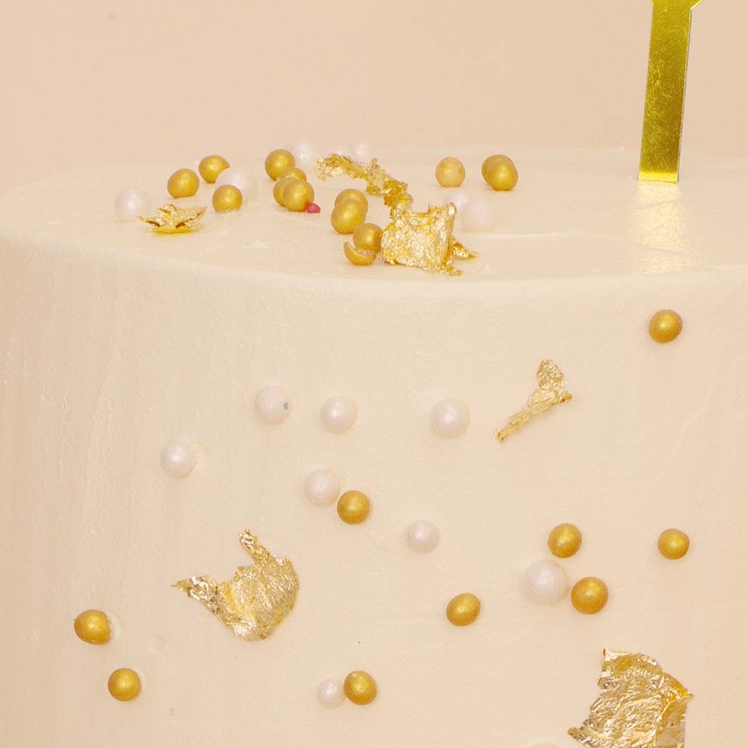 product-image-Ninos Golden Celebrations Cake & 15 White Roses Vase