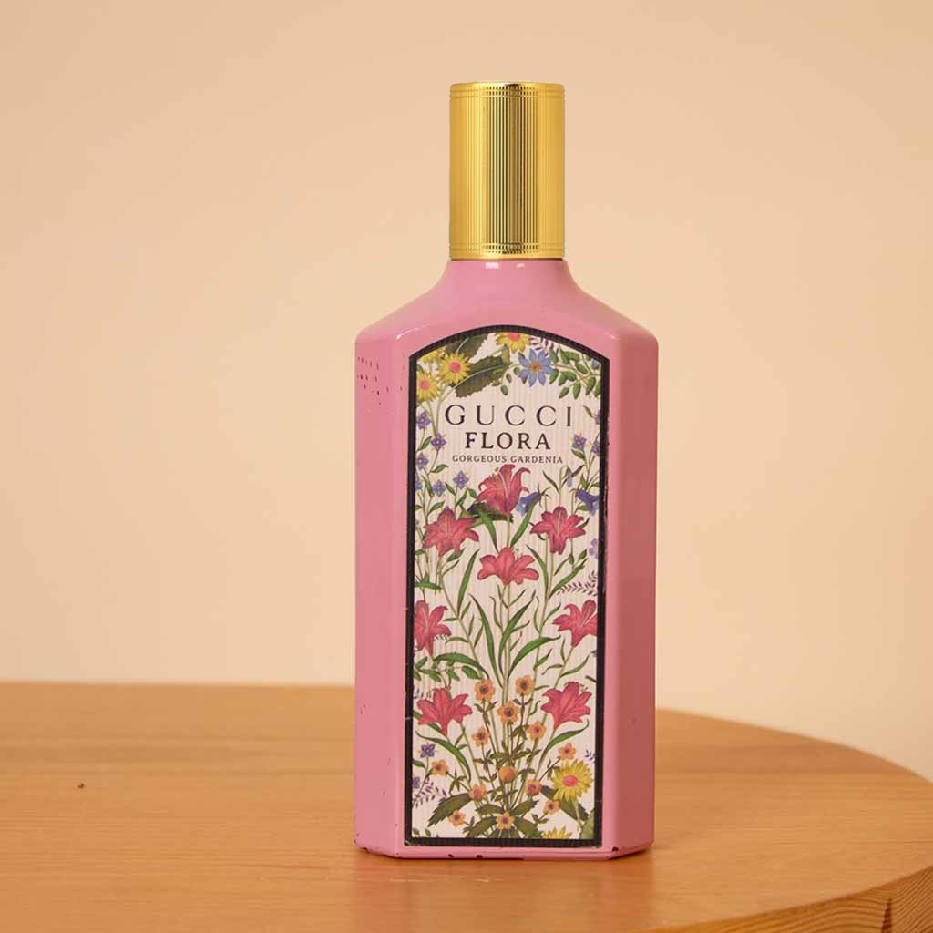 product-image-عطر غوتشي فلورا جورجيوس غاردينيا للنساء 100 مل مع باقة من الورود الوردية