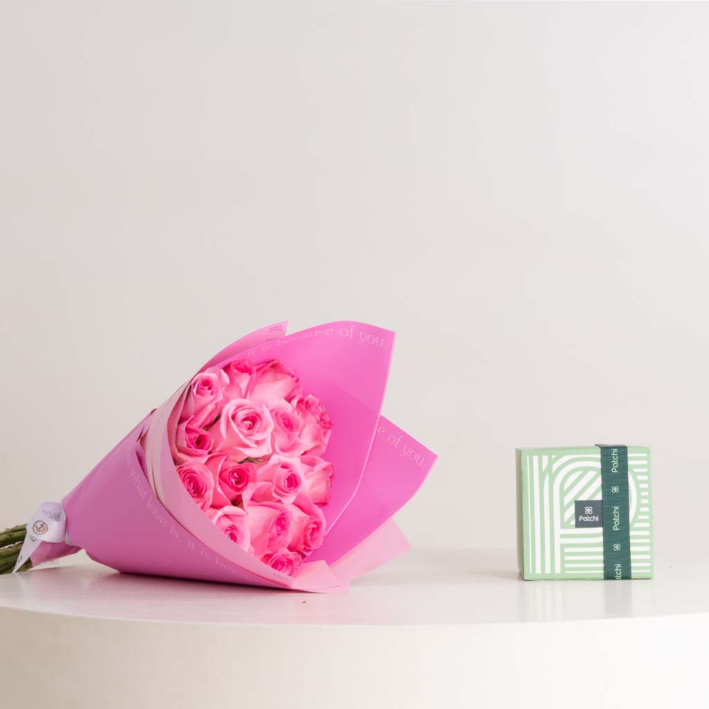 Flowrista Online Flowers Shop شوكولاتة باتشي ٢٥٠ جرام وباقة ورود ريفايفل