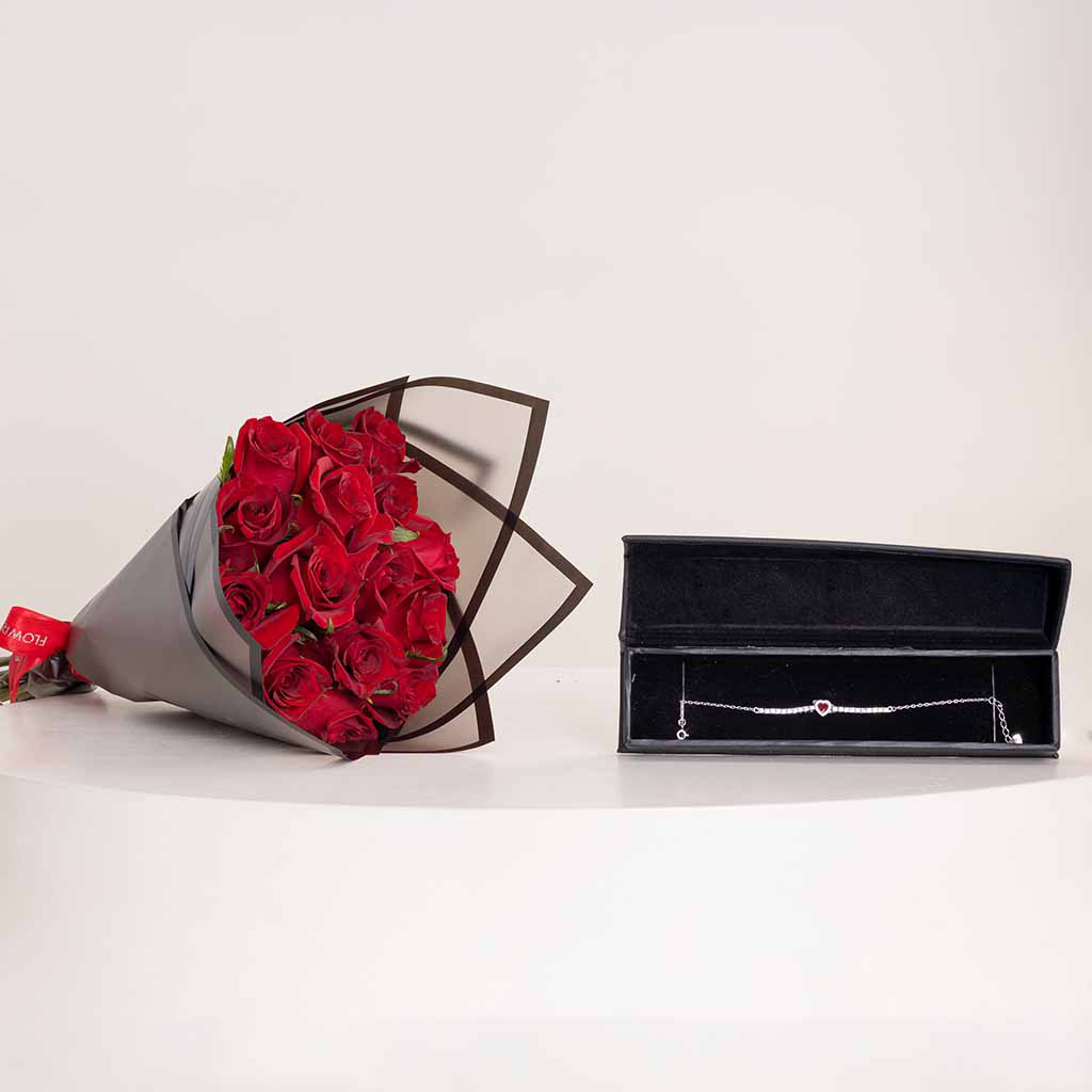 Flowrista Online Flowers Shop سوار تنس فضي من فيليزمودا بتصميم قلب مرصع بحجر قلب أحمر وباقة من الورود الحمراء