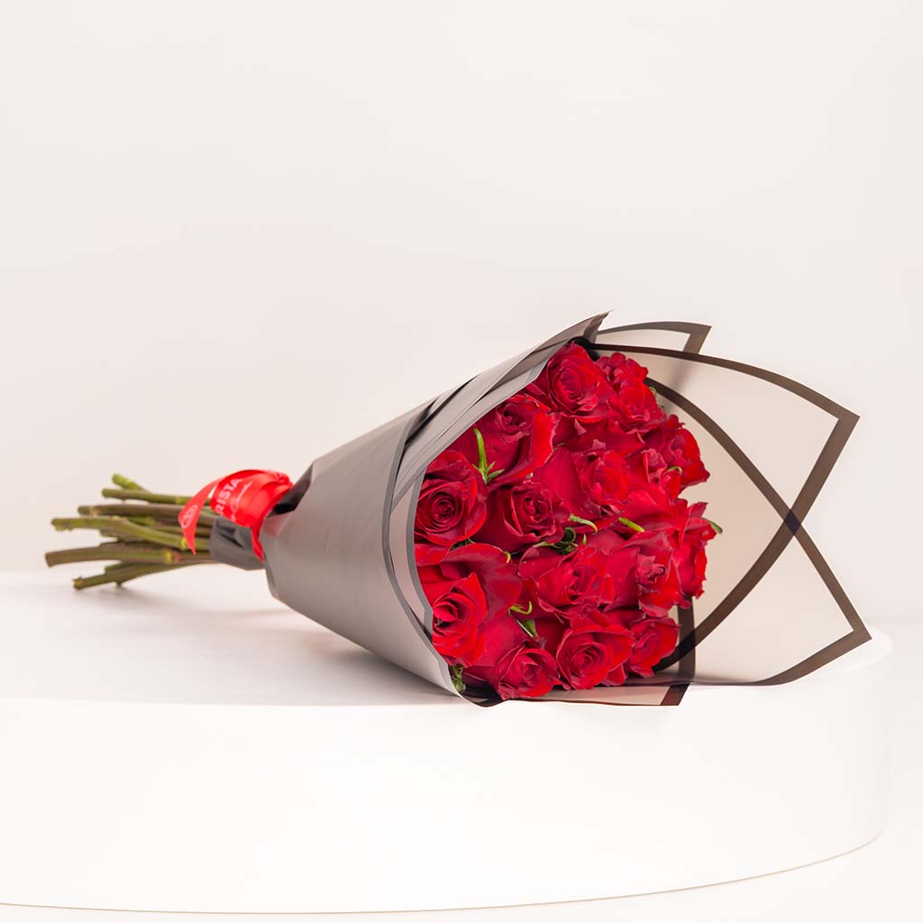 product-image-EMMA Sierra Scarf & 15 Red Roses Bouquet