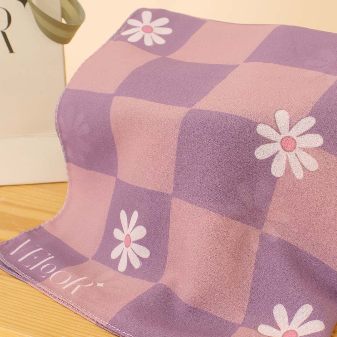 product-image-Verool Plum Scarf with 20 White Roses Vase