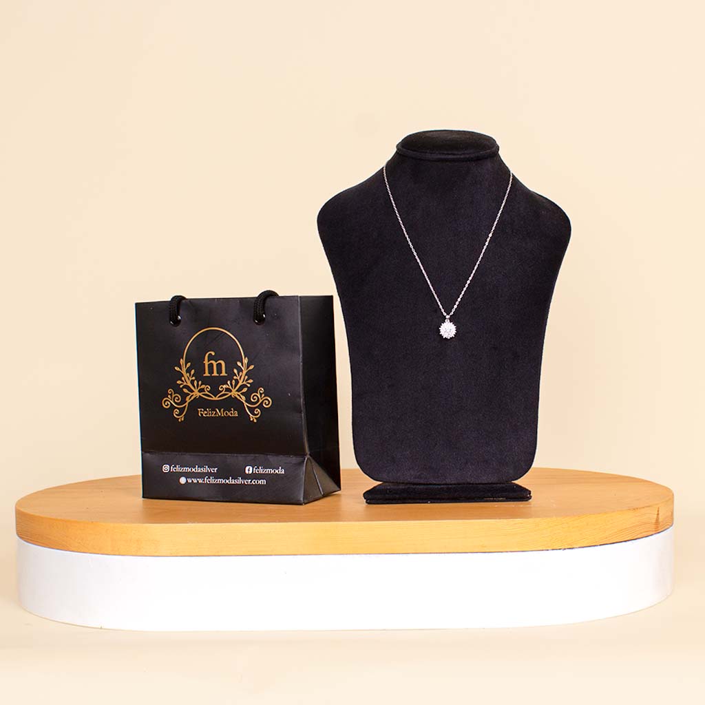 product-image-قلادة فيليز مودا الفضية و15 وردة حمراء - هدية عيد الحب