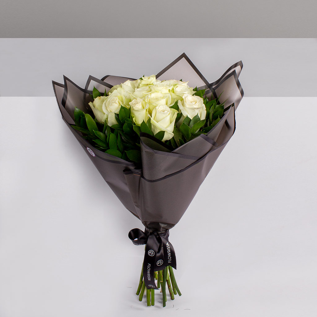 product-image-Luxury White Roses Hand Bouquet – 16 Stems