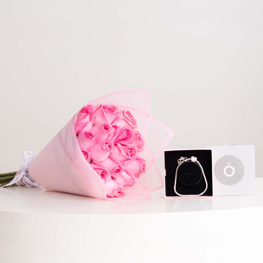Flowrista Online Flowers Shop Pandora Heart Clasp Bracelet with Lock & Key Charm & Revival Roses Bouquet