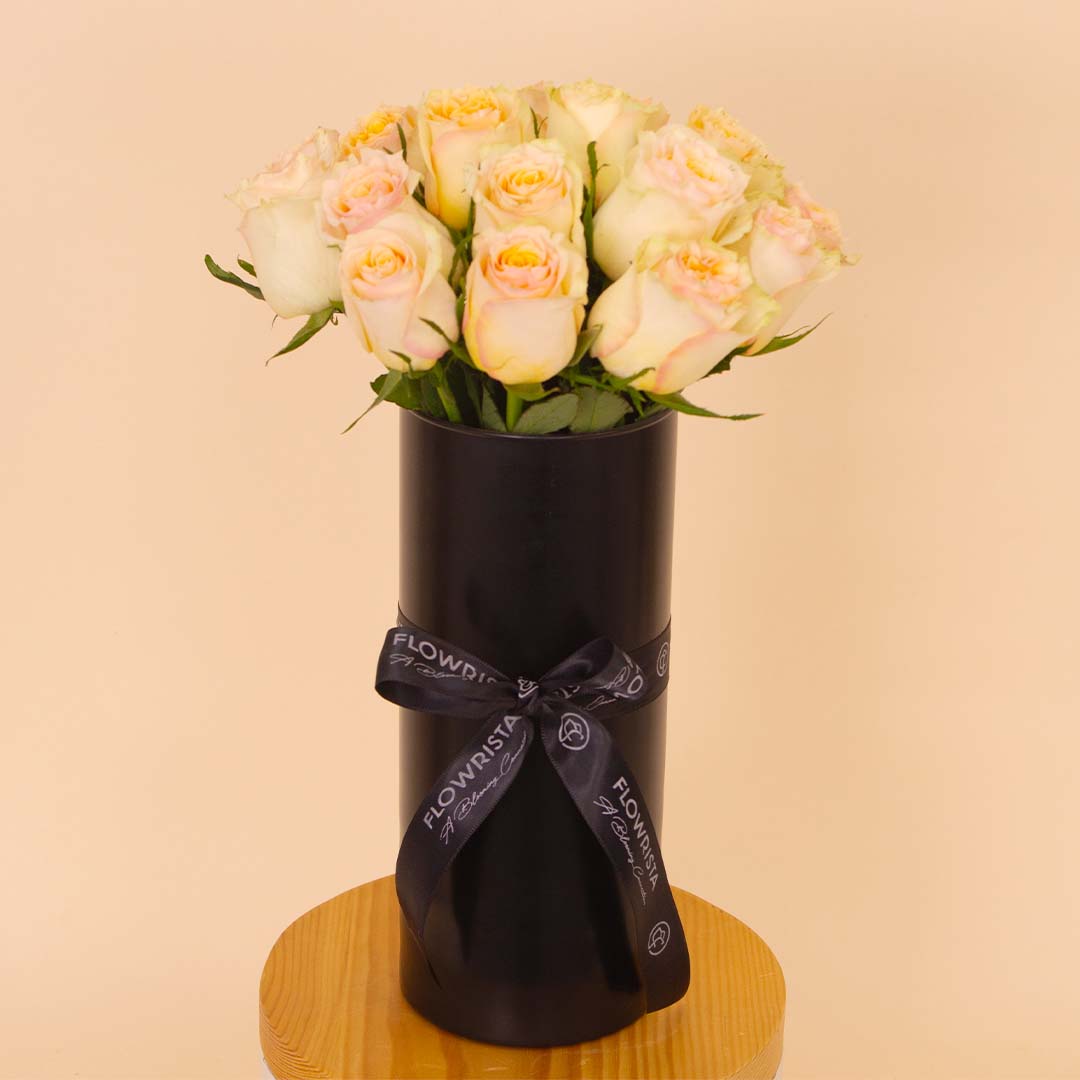 product-image-Flowrista | Simon Roses Vase – 20 Stems