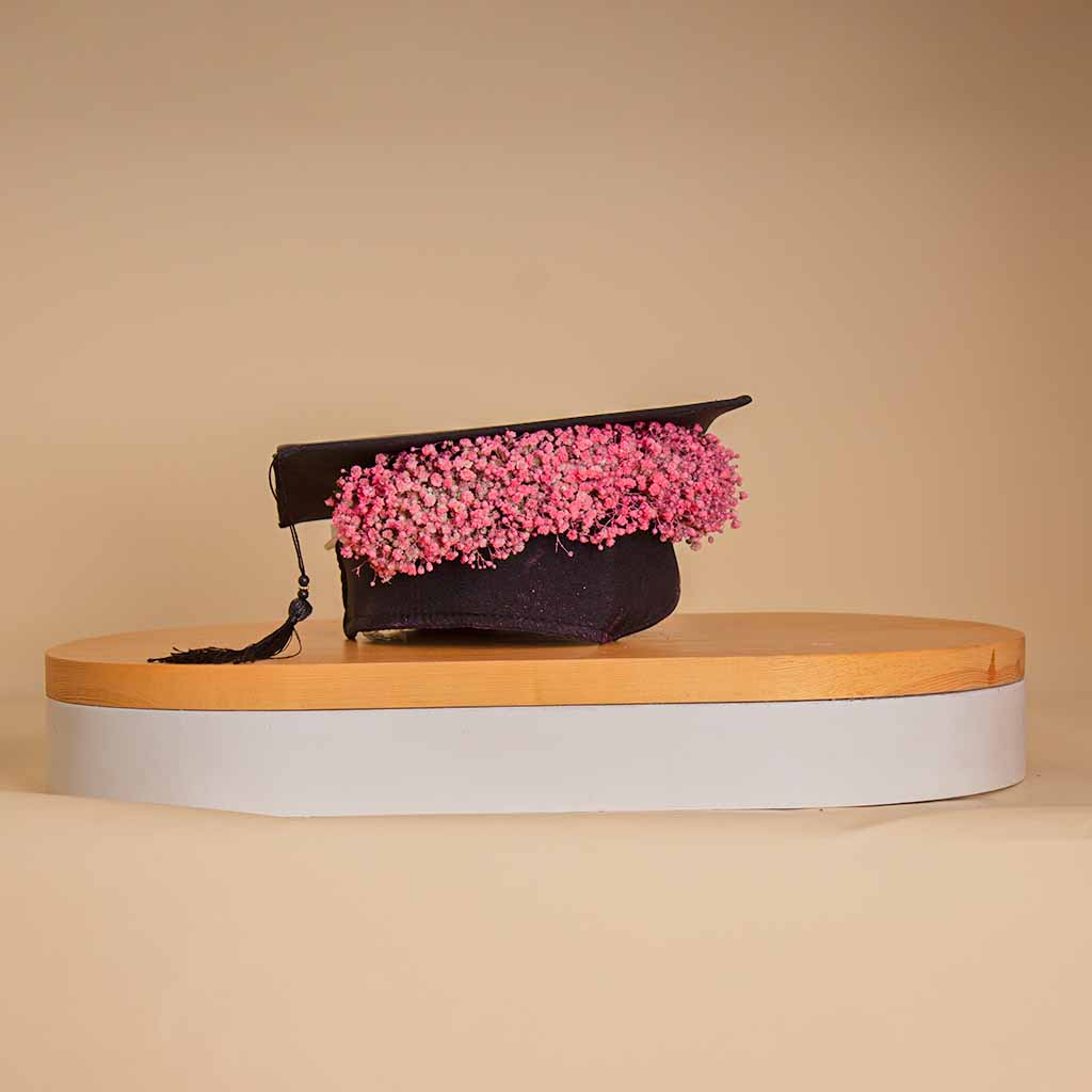 Flowrista Online Flowers Shop Graduation Cap with a Baby Flower Touch