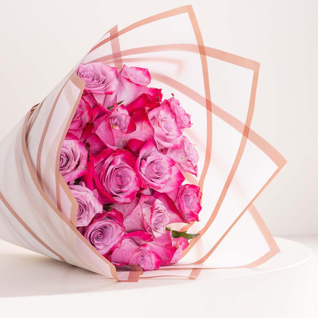 product-image-Veloor Rouge Scarf & 15 Pink Roses Bouquet