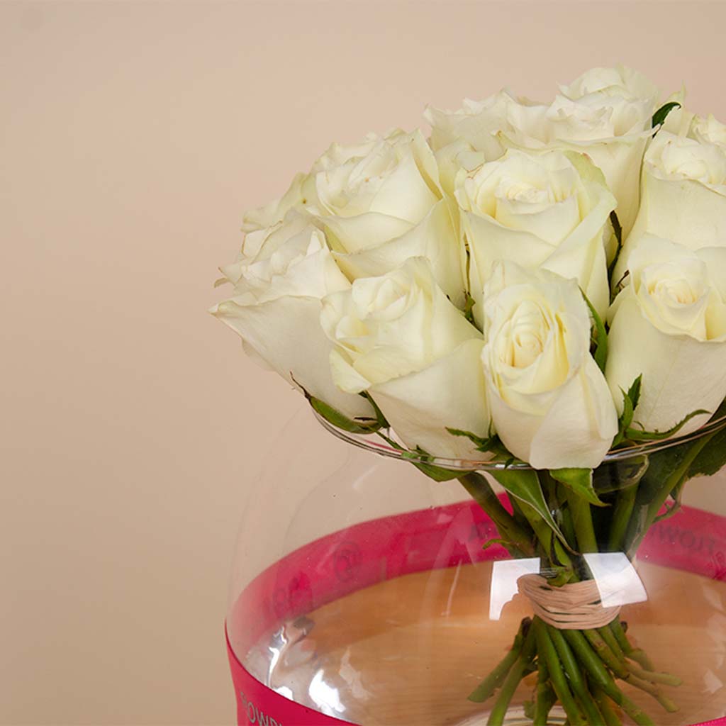 product-image-Mother's Golden Shield & 20 Roses Bouquet - Ultimate Mother's Day Gift