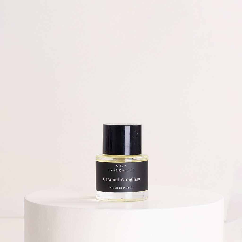 product-image-عطر سيوا كراميل فانيغلياتو ٥٠ مل مع باقة من الورود الحمراء