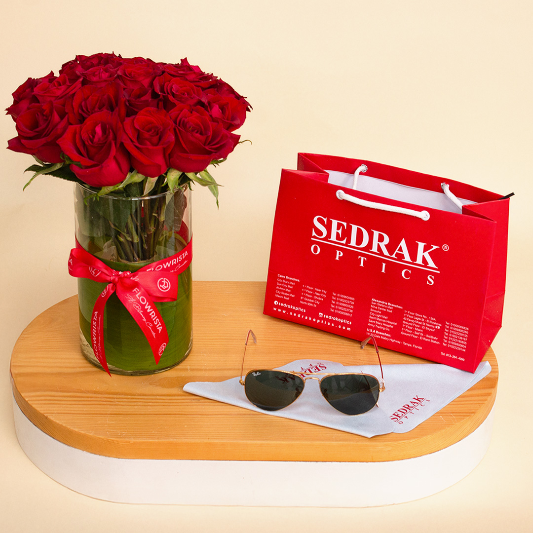 product-image-Ray-Ban Sunglass with Gold Frame & Classic Green Lenses & 15 Red Roses Vase