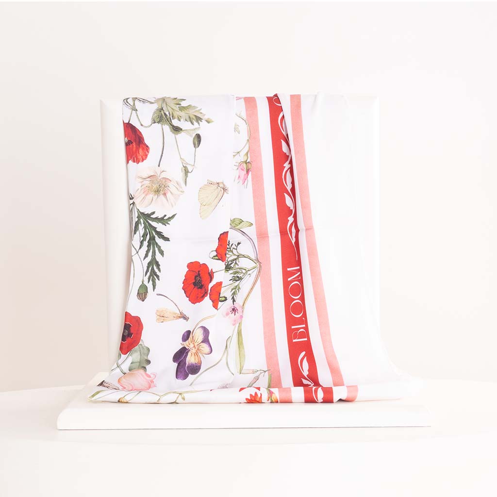 product-image-Veloor Rouge Scarf & 15 Pink Roses Bouquet