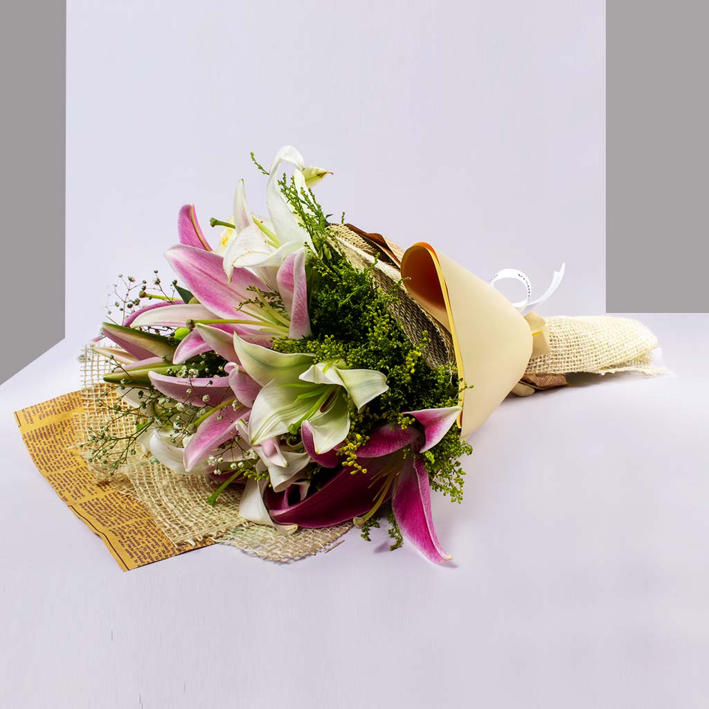 Flowrista Online Flowers Shop باقة زنابق إيفلين الوردية والبيضاء