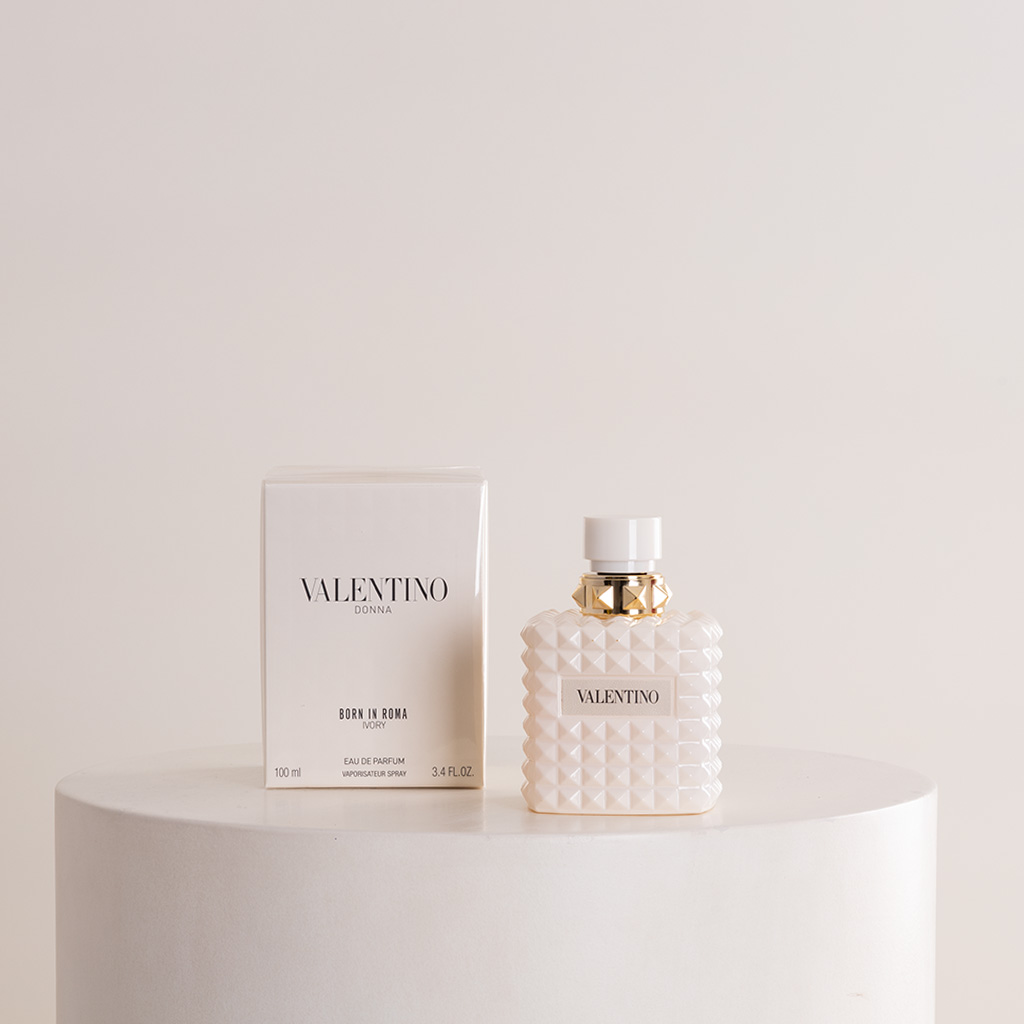 product-image-Valentino Born In Roma Donna Rendez-Vous Ivory EDP 100ml & 15 Red Roses Hand Bouquet