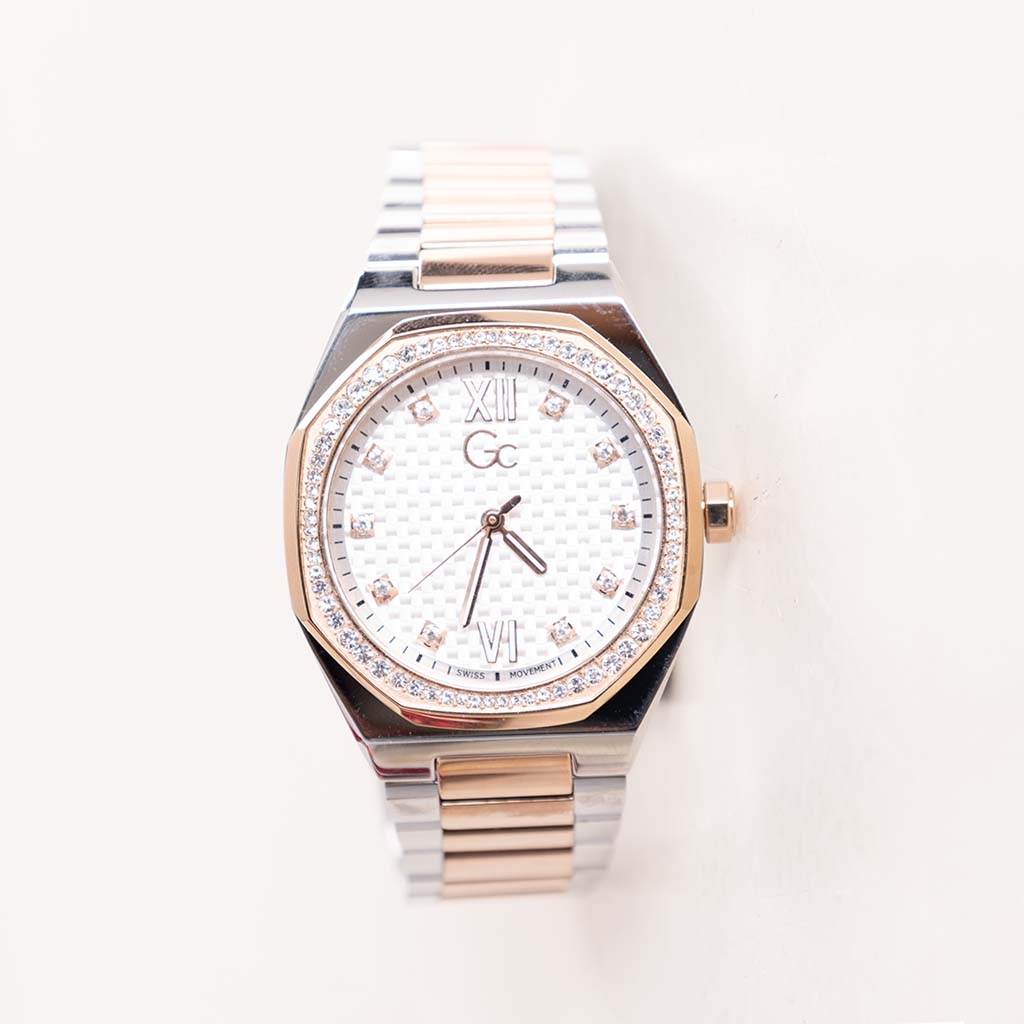 product-image-Gc Coussin Sleek Lady Mid Size Metal Watch & Red Roses Bouquet