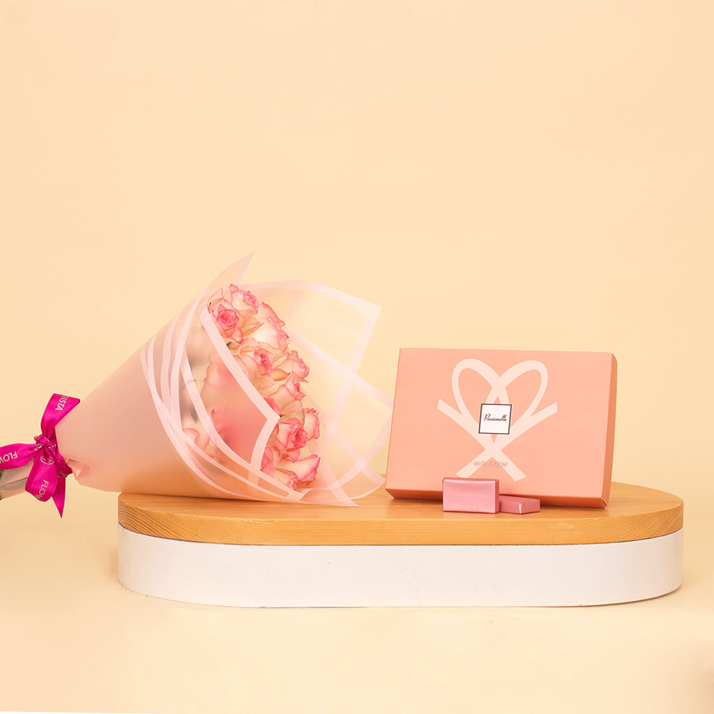 Flowrista Online Flowers Shop Passionelle Mini Mellow Chocolate And 15 Pink Roses