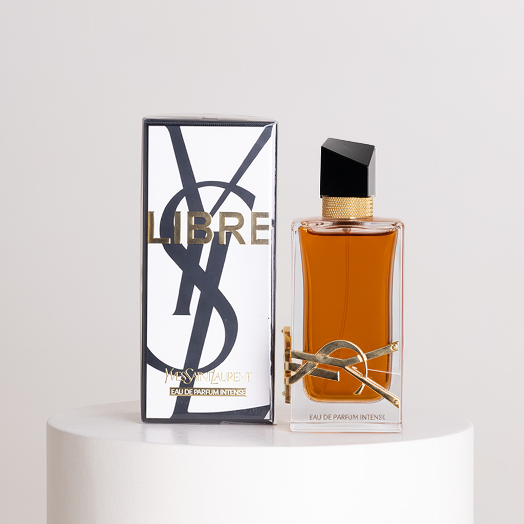 product-image-Yves Saint Laurent Libre Le Parfum 90ml & 15 Revival Roses Hand Bouquet