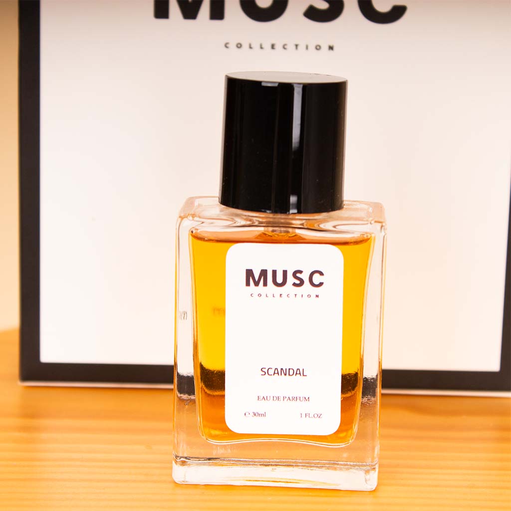 product-image-Felizmoda Shine & Roses Bundle - Felizmoda Gold-Plated Silver Necklace & MUSC Scandal 30 ml & Red Roses Vase