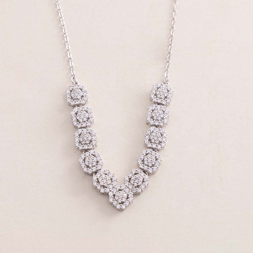 product-image-قلادة فيليزمودا الفضية على شكل حرف V