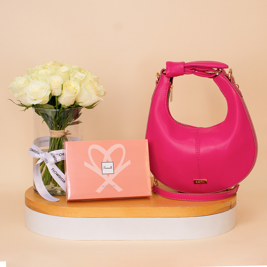 product-image-Alamki Bella Fuchsia Bag & Passionelle Mini Mellow Chocolate & White Roses Vase