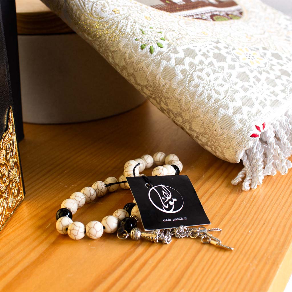 product-image-Ramadan Gift Set – Quran, Prayer Rug & Misbaha