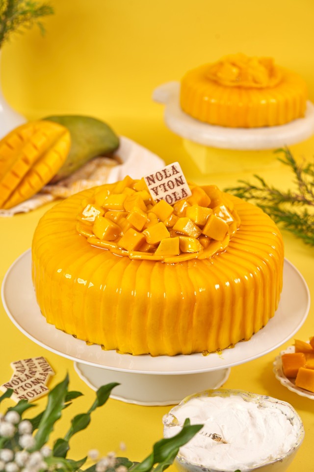 Flowrista Online Flowers Shop Nola Mango Classic Cake